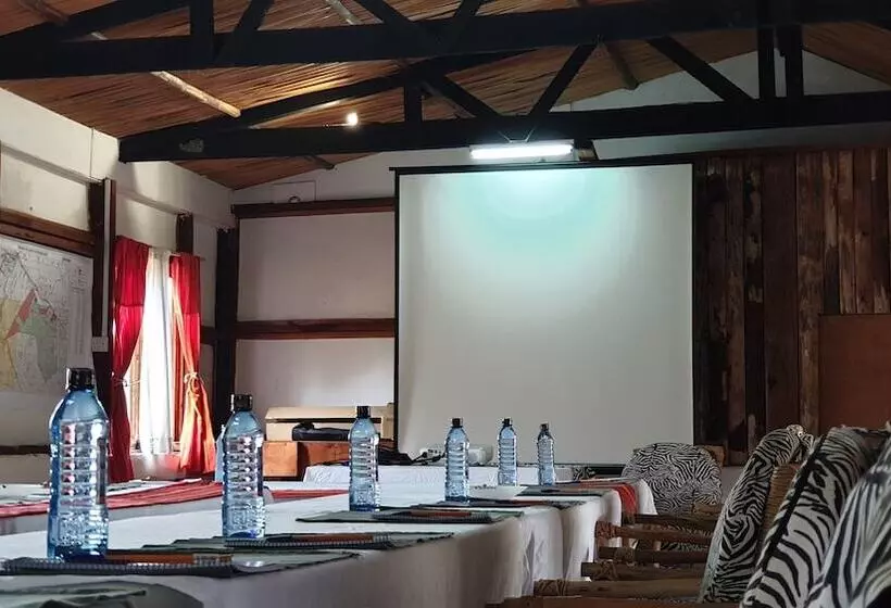 هتل Swara Acacia Lodge