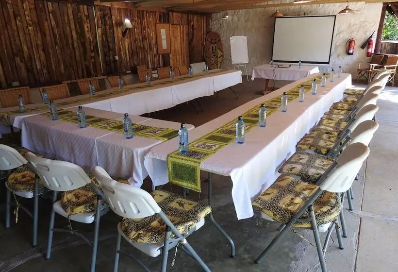 هتل Swara Acacia Lodge