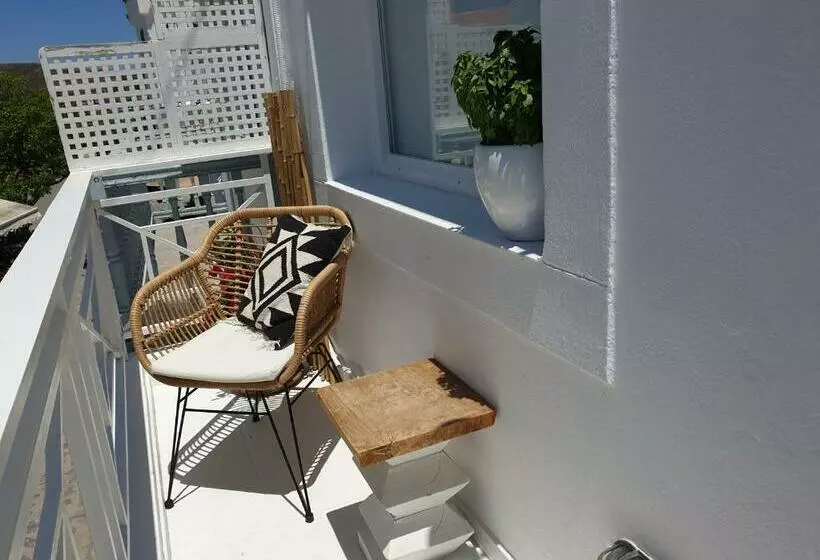 Aretousa Deluxe Downtown Apartment