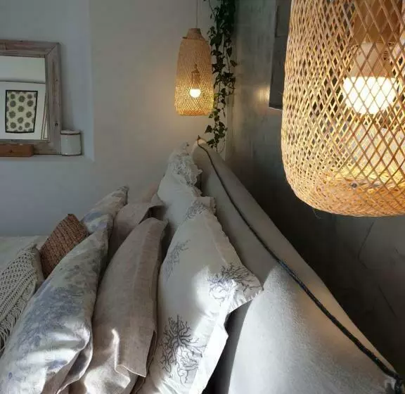 Aretousa Deluxe Downtown Apartment