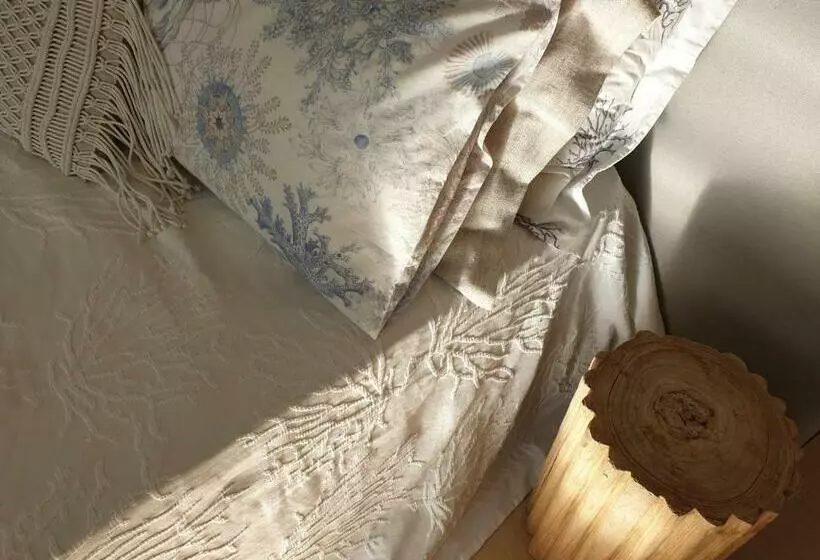 Aretousa Deluxe Downtown Apartment