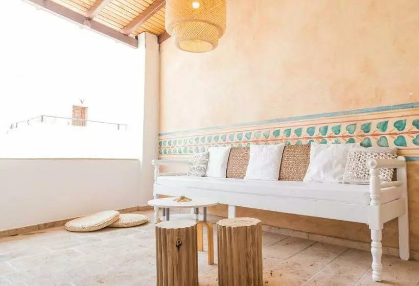 Aretousa Deluxe Downtown Apartment