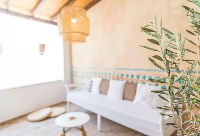 Aretousa Deluxe Downtown Apartment