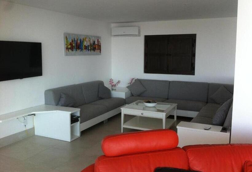 Luxury Villa With Heated Pool For 12 To 14 People