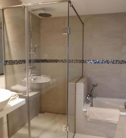 Luxury Villa With Heated Pool For 12 To 14 People