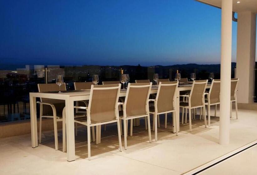 Luxury Villa With Heated Pool For 12 To 14 People