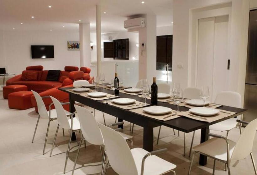 Luxury Villa With Heated Pool For 12 To 14 People