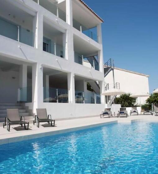 Luxury Villa With Heated Pool For 12 To 14 People