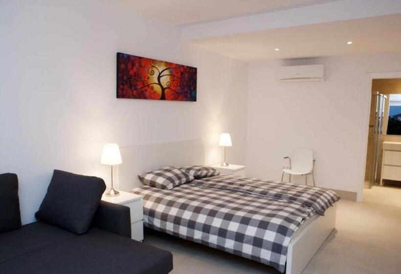 Luxury Villa With Heated Pool For 12 To 14 People