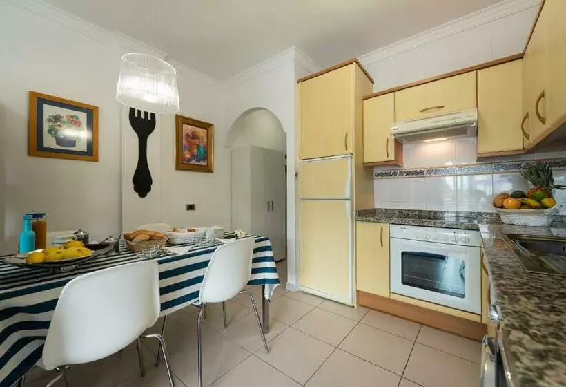 Teresita La Fuente   Puerto De Mogan