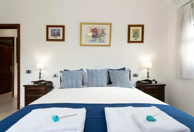 Teresita La Fuente   Puerto De Mogan