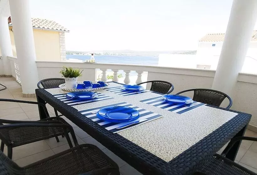 Villa Mona