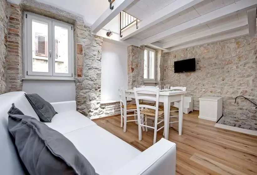 Apartments Casa Roccia Bianca