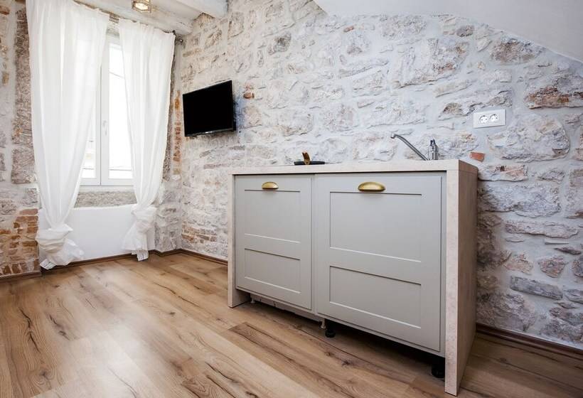 Apartments Casa Roccia Bianca