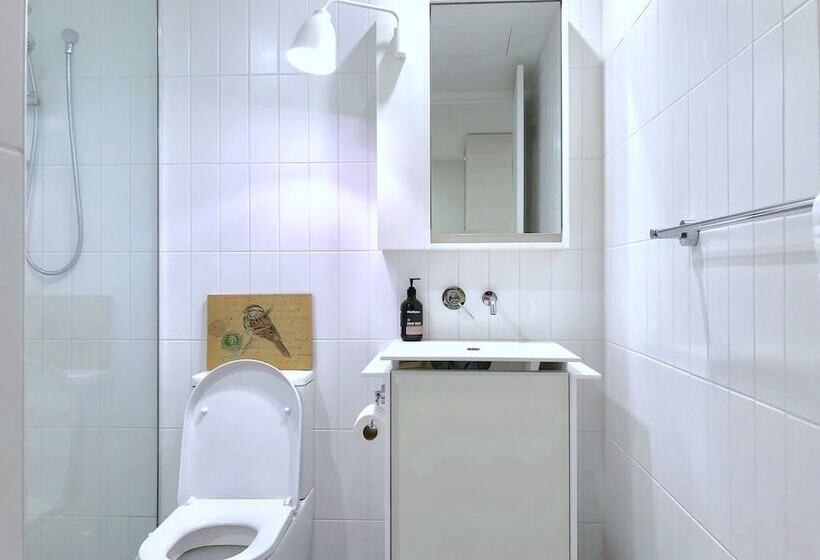 Brand New Stunning Home With Garden