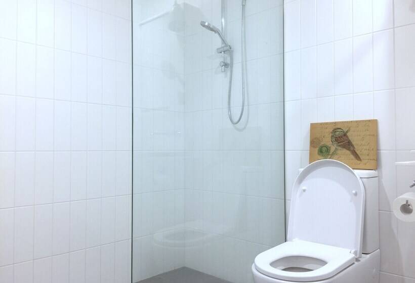 Brand New Stunning Home With Garden