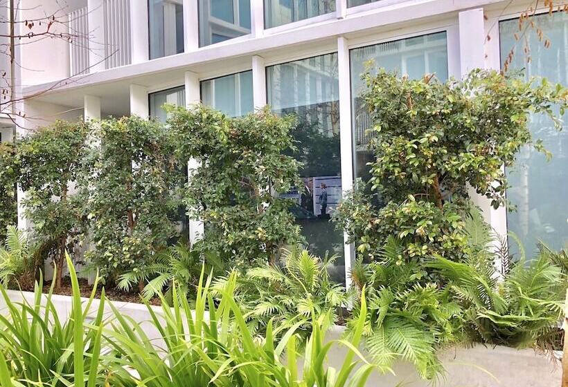 Brand New Stunning Home With Garden