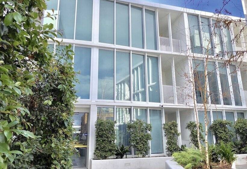 Brand New Stunning Home With Garden