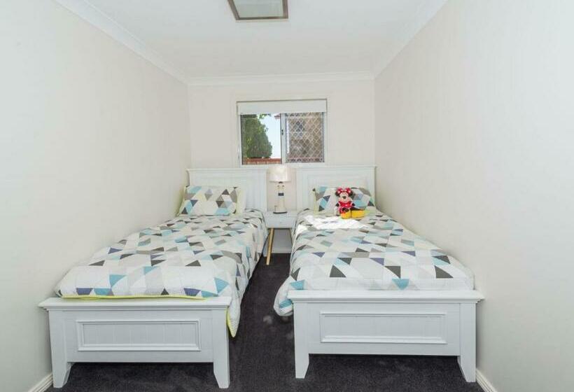 Canomii Close 24  Nelson Bay