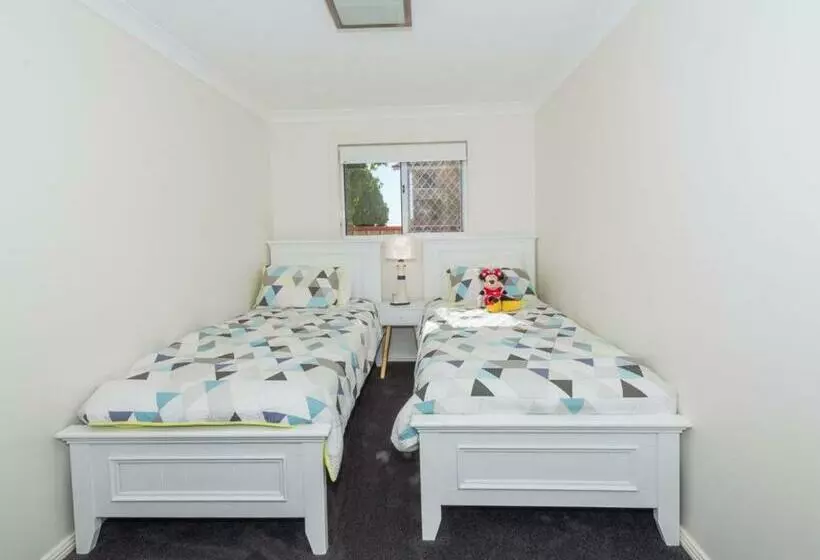 Canomii Close 24  Nelson Bay