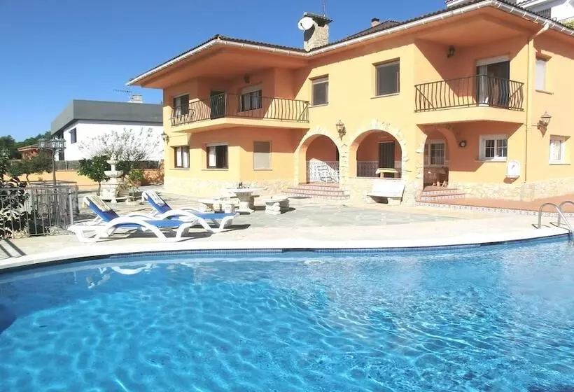 104648    Villa In Blanes