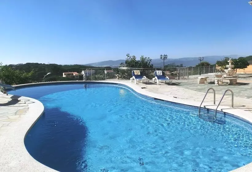 104648    Villa In Blanes