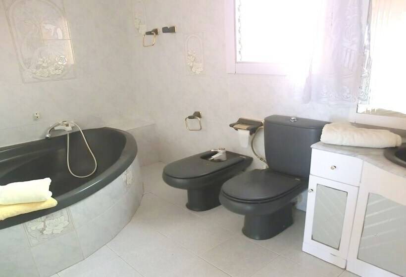 104648    Villa In Blanes