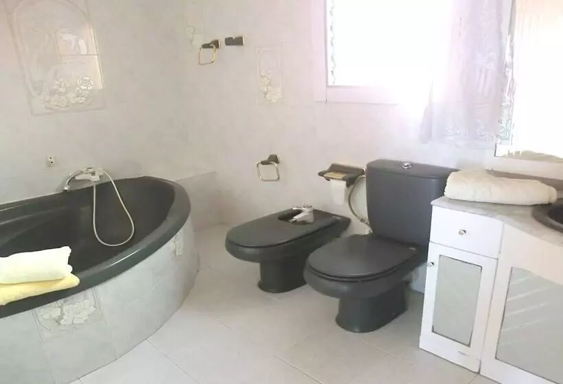 104648    Villa In Blanes