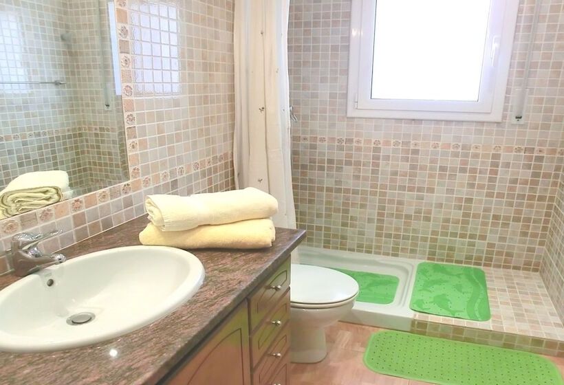 104648    Villa In Blanes