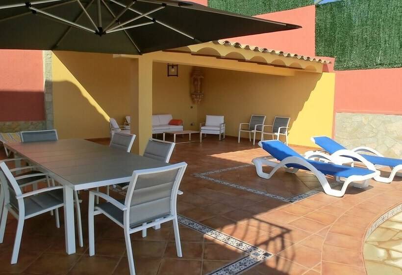 104648    Villa In Blanes