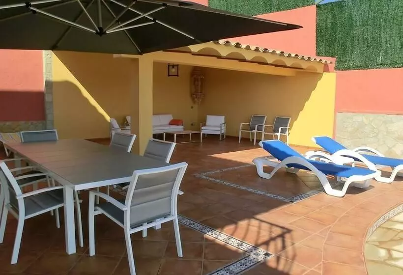 104648    Villa In Blanes