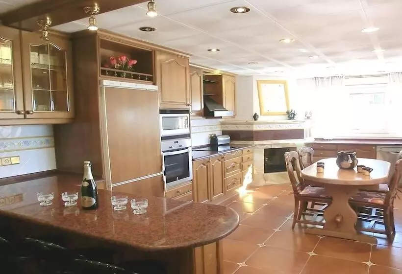 104648    Villa In Blanes