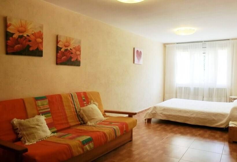 104648    Villa In Blanes