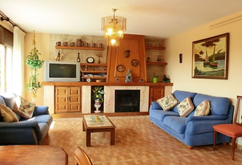 104648    Villa In Blanes