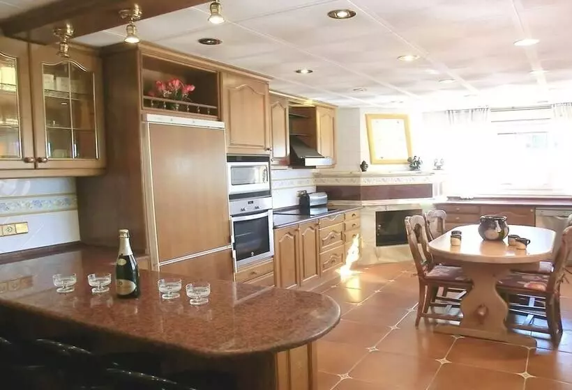 104648    Villa In Blanes