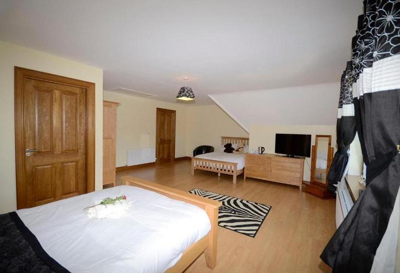 פנסיון Templeview Lodge