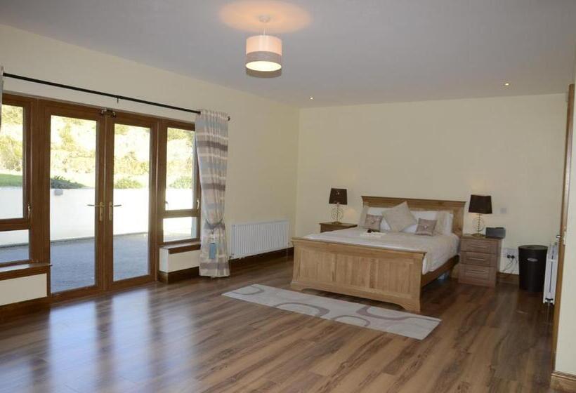 פנסיון Templeview Lodge