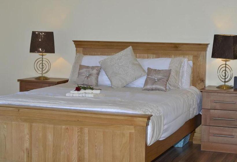 פנסיון Templeview Lodge