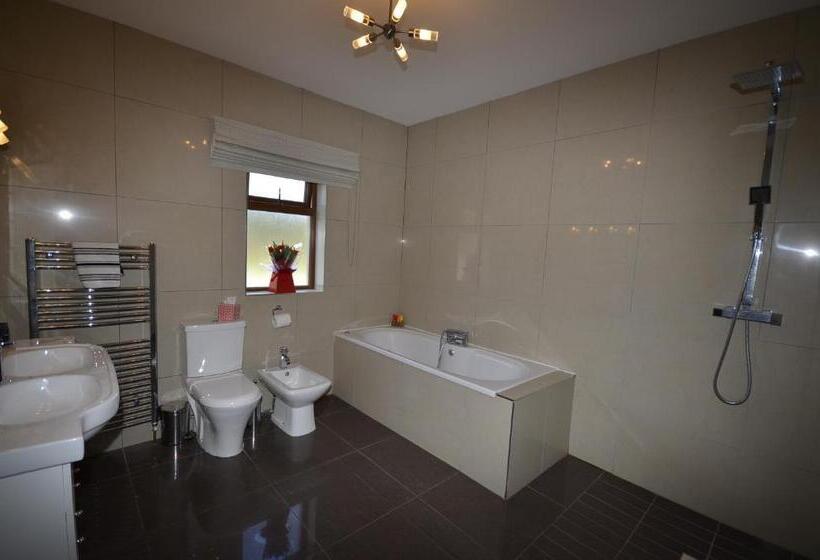 פנסיון Templeview Lodge