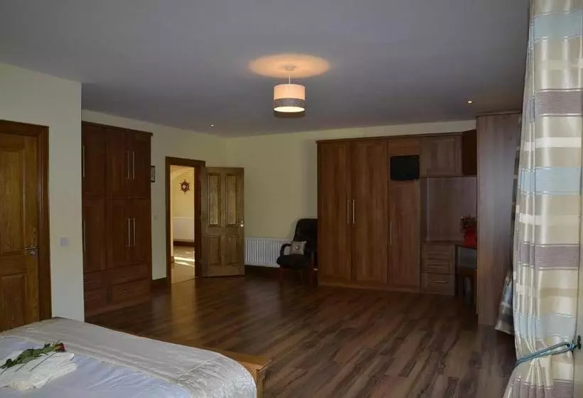 Majatalo Templeview Lodge