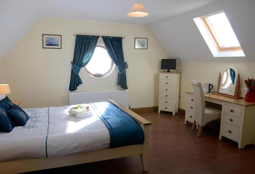 פנסיון Templeview Lodge