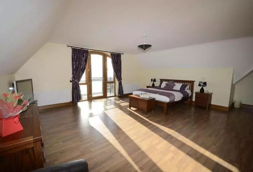 Majatalo Templeview Lodge