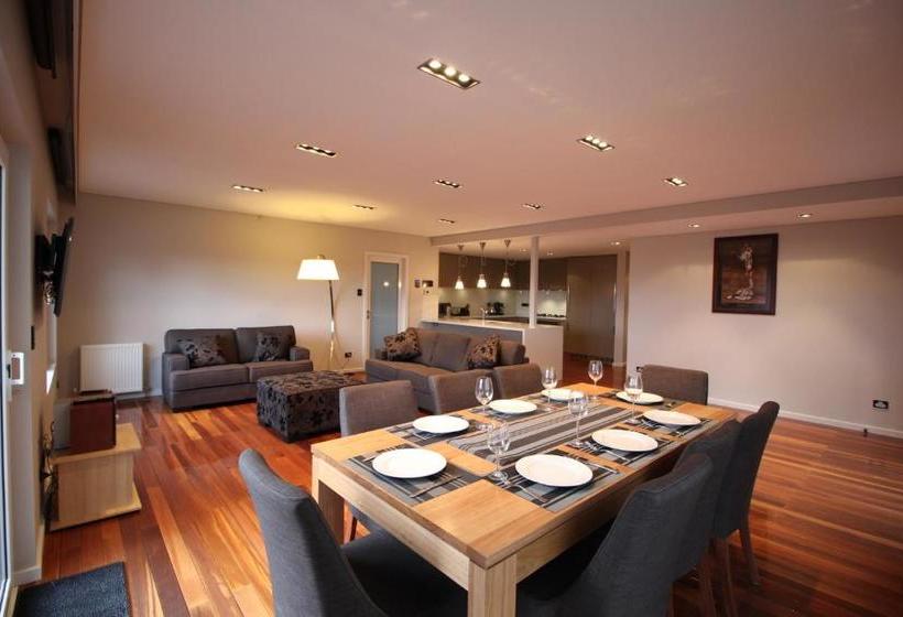 Sunny 3 Bedroom Apartment In Sandy Bay