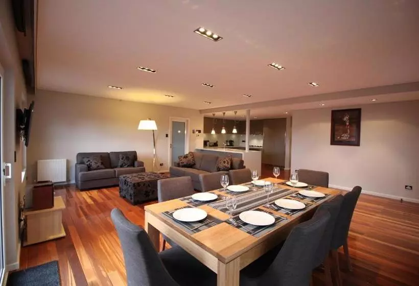 Sunny 3 Bedroom Apartment In Sandy Bay