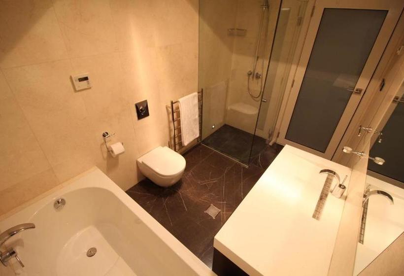 Sunny 3 Bedroom Apartment In Sandy Bay