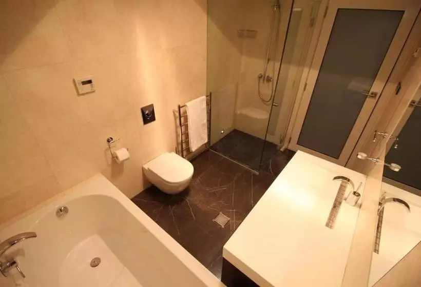 Sunny 3 Bedroom Apartment In Sandy Bay