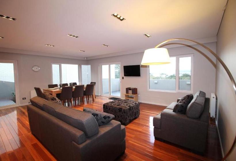 Sunny 3 Bedroom Apartment In Sandy Bay