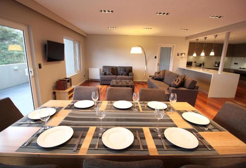 Sunny 3 Bedroom Apartment In Sandy Bay