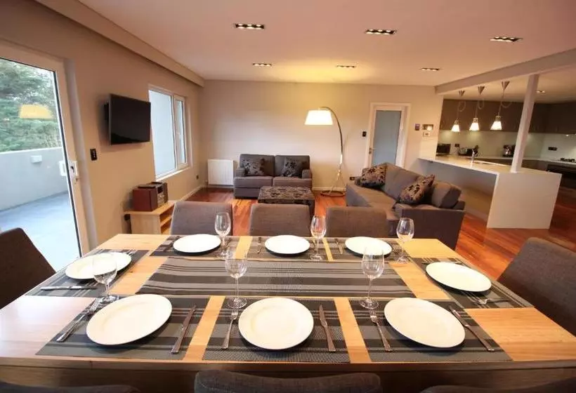 Sunny 3 Bedroom Apartment In Sandy Bay