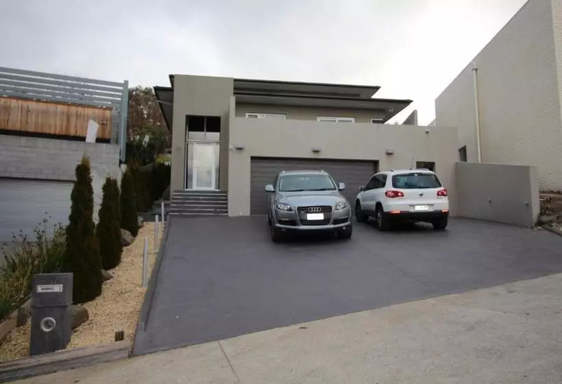 Sunny 3 Bedroom Apartment In Sandy Bay